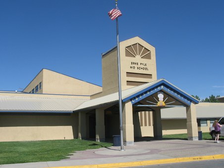 Ernie Pyle font entrance