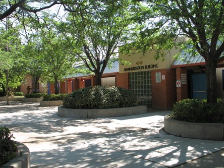 Griegos font entrance