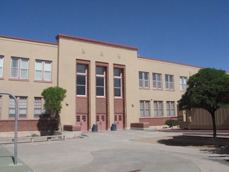 Highland High School font entrance