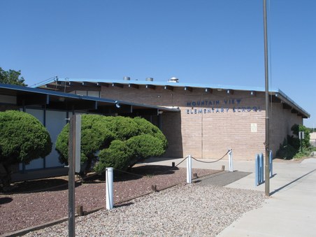 Mountain View font entrance