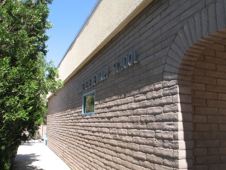 Onate font entrance
